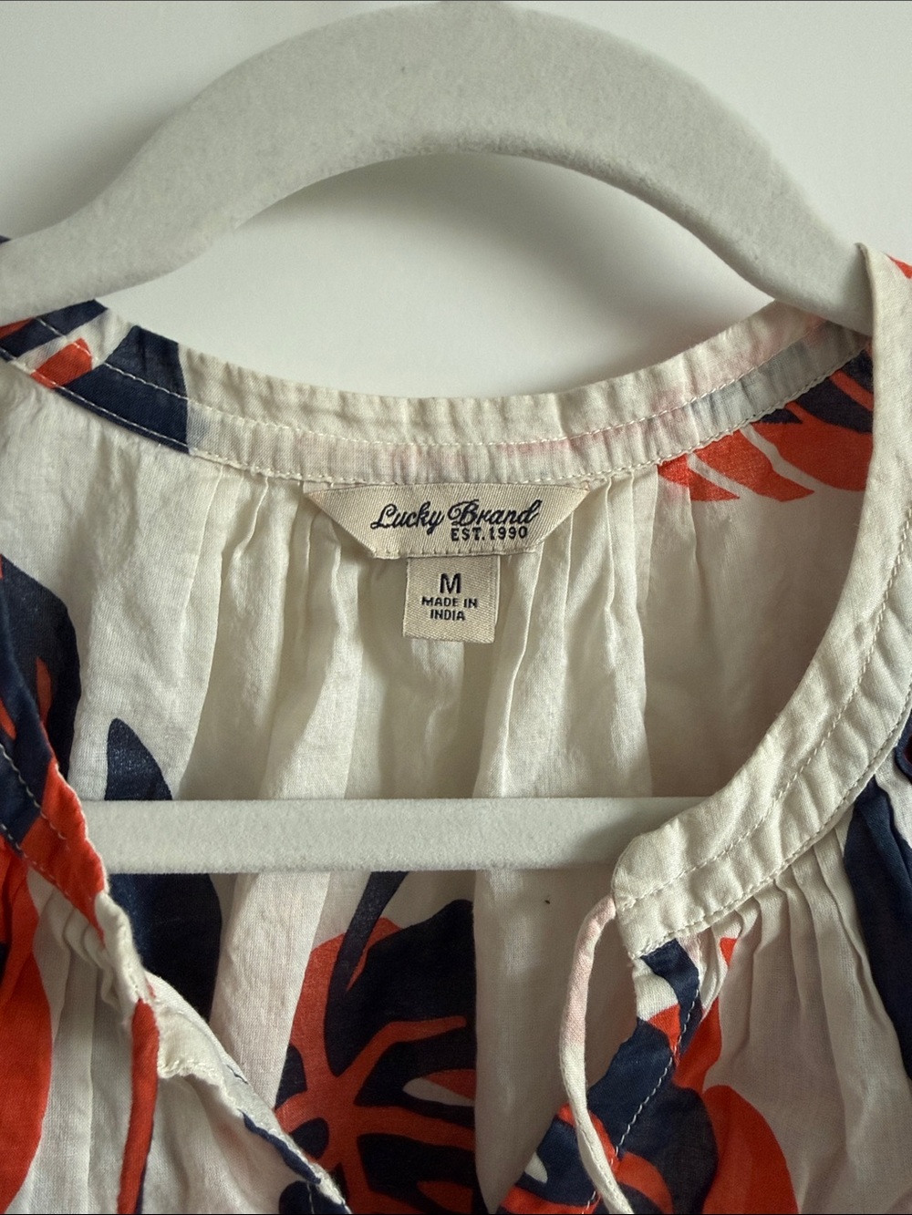 Lucky Brand White Sleeveless Blouse with Navy & Red Leaf Motif - Picture 2 of 7